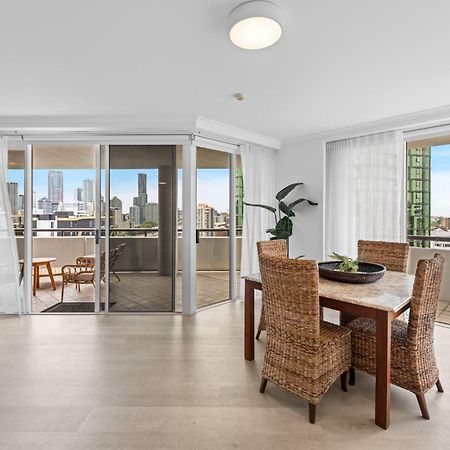 شقة Lavish 3-Bed With Wraparound Balcony And Pool بريزبين المظهر الخارجي الصورة